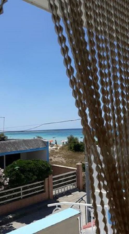 Villino Celeste Fronte Spiaggia Torre Lapillo Exterior foto